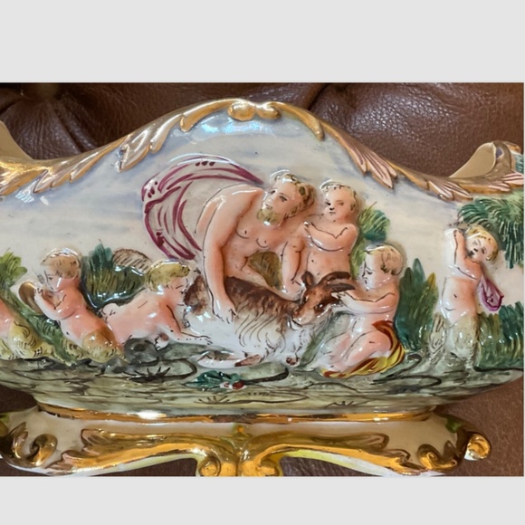 Capodimonte Vintage Pedestal Centerpiece Bowl Planter - Picture 4 of 9